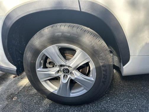 2020 Toyota Highlander LE