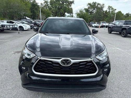 Midnight Black Metallic 2023 Toyota Highlander LE