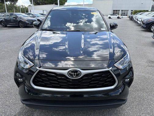 Midnight Black Metallic 2023 Toyota Highlander LE