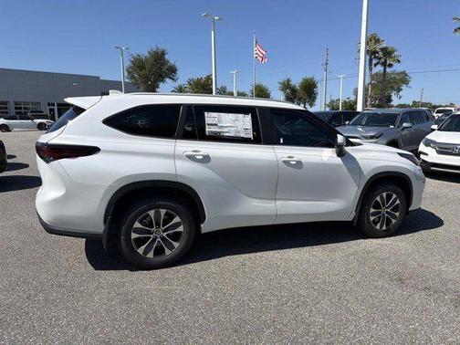 Pearl 2026 Toyota Highlander XLE