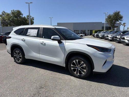 Pearl 2026 Toyota Highlander XLE