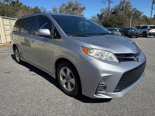 2018 Toyota Sienna LE