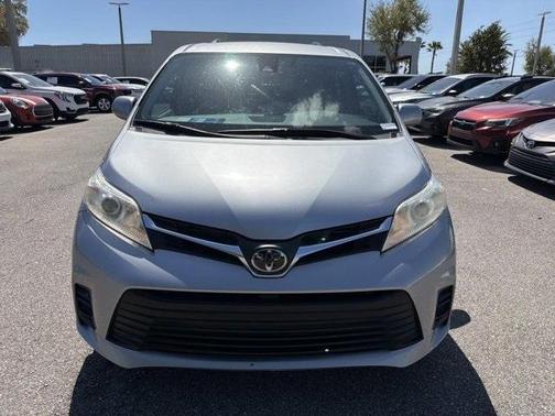 2018 Toyota Sienna LE