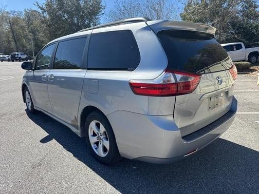 2018 Toyota Sienna LE