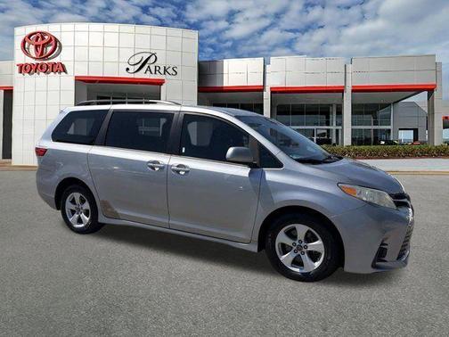 2018 Toyota Sienna LE
