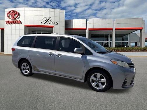 2018 Toyota Sienna LE