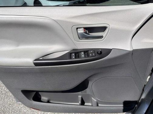 2018 Toyota Sienna LE