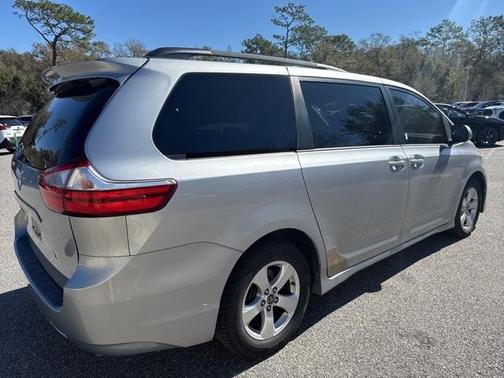 2018 Toyota Sienna LE