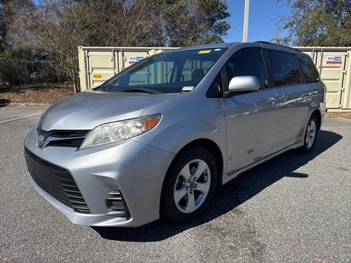 2018 Toyota Sienna LE