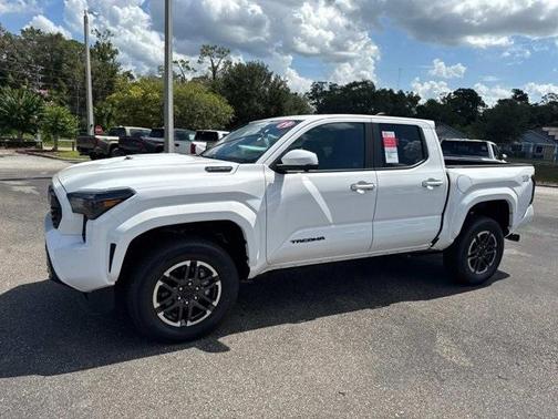 2025 Toyota Tacoma Hybrid TRD