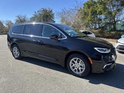 2024 Chrysler Pacifica Touring-L