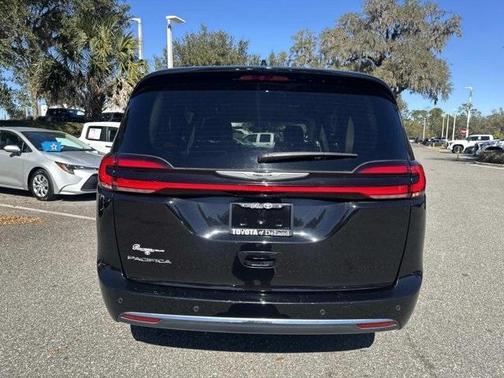 2024 Chrysler Pacifica Touring-L