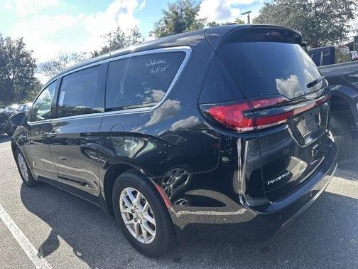 2024 Chrysler Pacifica Touring-L