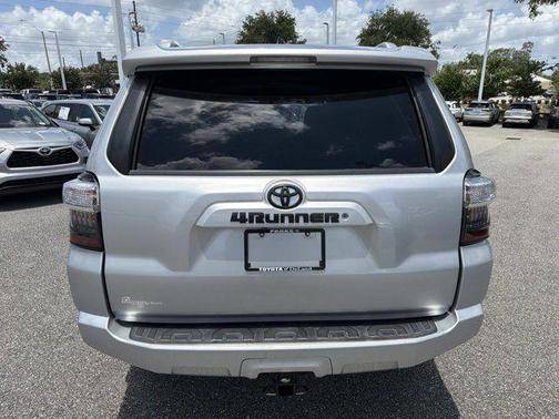 Classic Silver Metallic 2018 Toyota 4Runner SR5