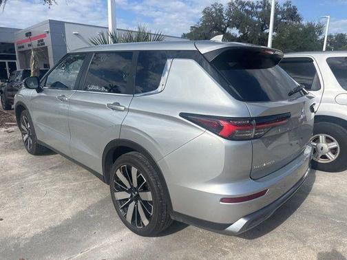 Graphite Gray 2025 Mitsubishi Outlander SE
