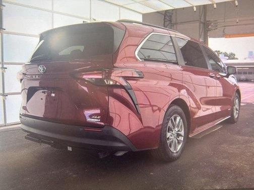 2021 Toyota Sienna XLE