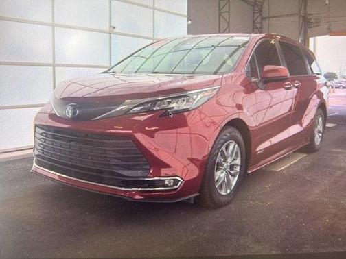 2021 Toyota Sienna XLE