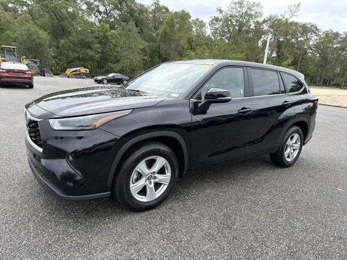 Midnight Black Metallic 2025 Toyota Highlander LE