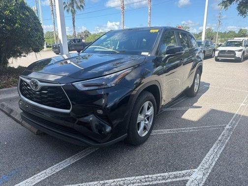 Midnight Black Metallic 2025 Toyota Highlander LE