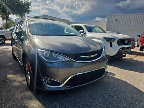 Granite Crystal Clearcoat Metallic 2020 Chrysler Pacifica Touring-L