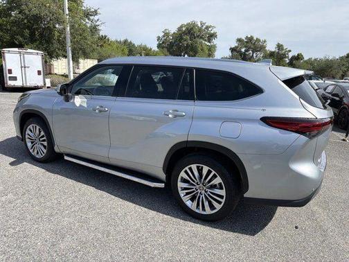 Celestial Silver Metallic 2023 Toyota Highlander Platinum