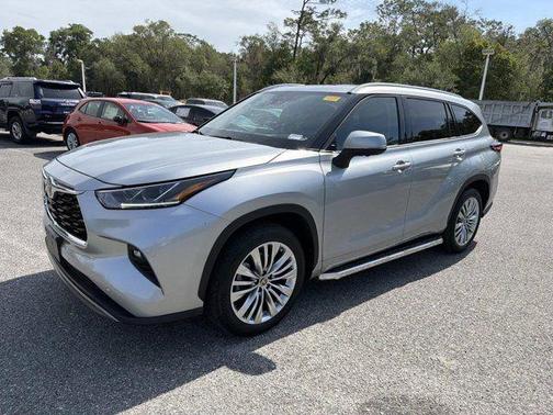 Celestial Silver Metallic 2023 Toyota Highlander Platinum