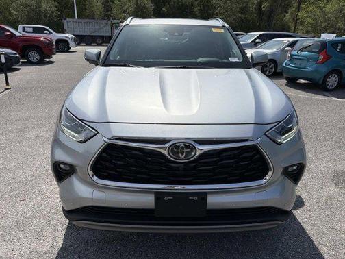 Celestial Silver Metallic 2023 Toyota Highlander Platinum