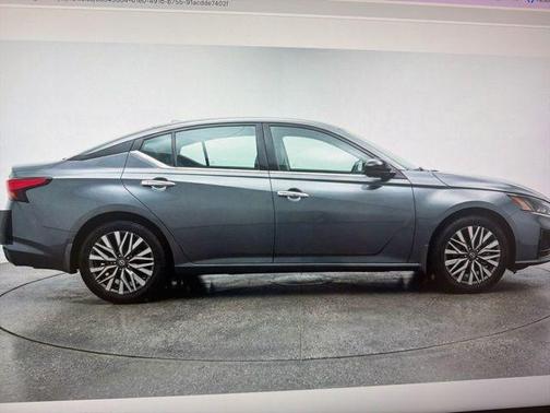 Gun Metallic 2025 Nissan Altima SV