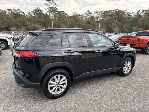 0D11 2023 Toyota Corolla Cross LE