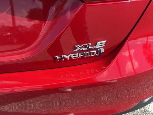 2024 Toyota Camry Hybrid XLE