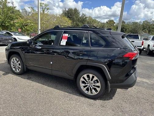 2025 Toyota RAV4 XLE Premium