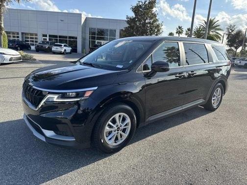 2024 Kia Carnival LX