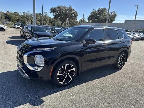 2023 Mitsubishi Outlander SE