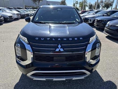 2023 Mitsubishi Outlander SE