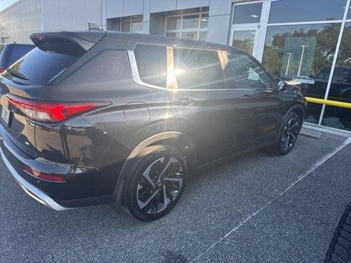 2023 Mitsubishi Outlander SE