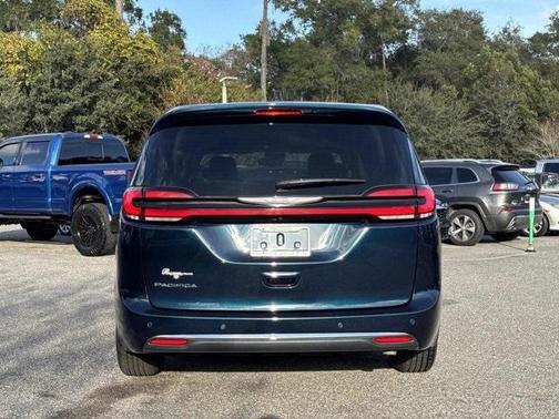 2024 Chrysler Pacifica Touring-L