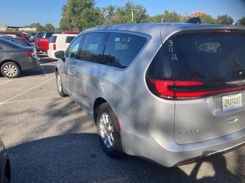 2024 Chrysler Pacifica Touring-L