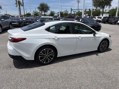 Pearl 2025 Toyota Camry XLE