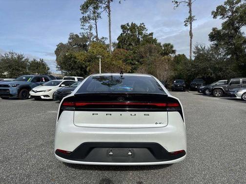 Pearl 2026 Toyota Prius LE