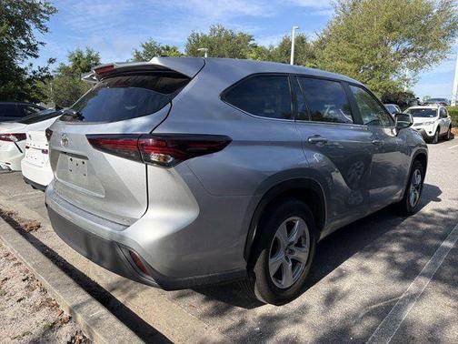 Celestial Silver Metallic 2025 Toyota Highlander LE