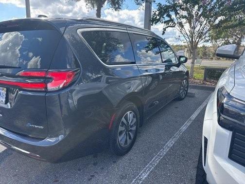 2021 Chrysler Pacifica Hybrid Touring L