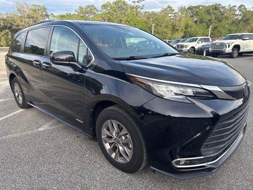 Midnight Black Metallic 2021 Toyota Sienna XLE