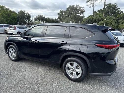 2022 Toyota Highlander LE