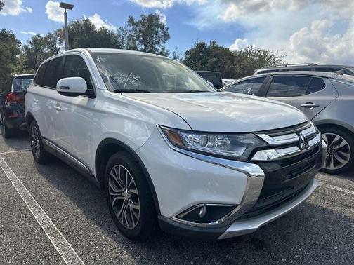 2025 Mitsubishi Outlander SE