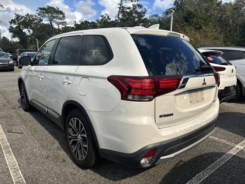 2025 Mitsubishi Outlander SE