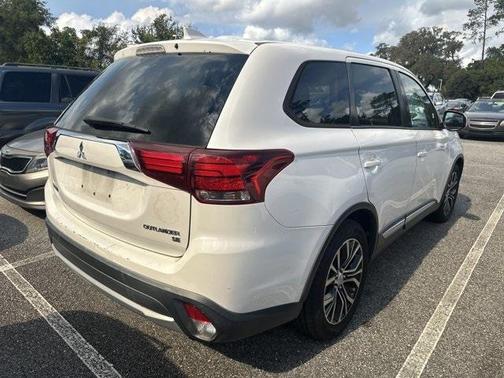 2025 Mitsubishi Outlander SE
