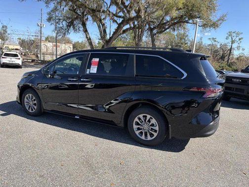 Midnight Black Metallic 2026 Toyota Sienna XLE