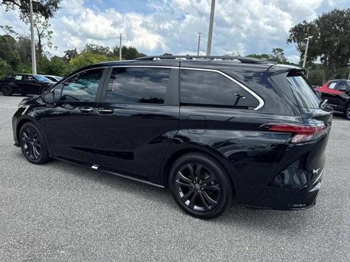 2022 Toyota Sienna XSE 7 Passenger