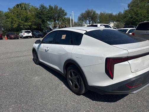 Snow White Pearl 2025 Kia K4
