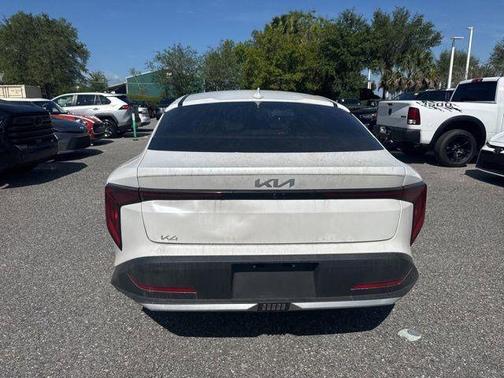 Snow White Pearl 2025 Kia K4